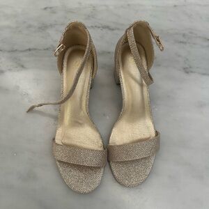 Elegant Gold Women's Heels size 7 (worn once)